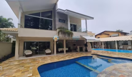Maravilhosa casa alto padrão com 6 suítes, piscina privativa, finamente decorada na Riviera São Lourenço, Bertioga