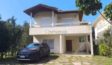 Linda casa em condomínio no bairro de Maresias a 100 metros  da praia, 4 suítes, piscina privativa.