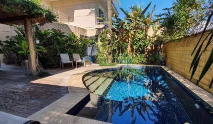 Baleia - Casa de Condomínio - Alto Padrão - 5 dorm. (5 Suítes) - 60 Mts da Praia