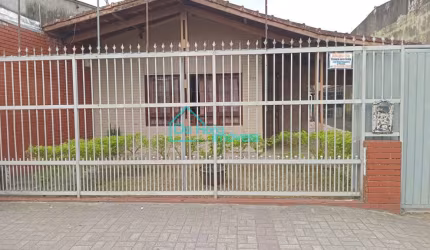 Casa com 2 quartos para alugar no Agenor de Campos, Mongaguá  por R$ 3.500