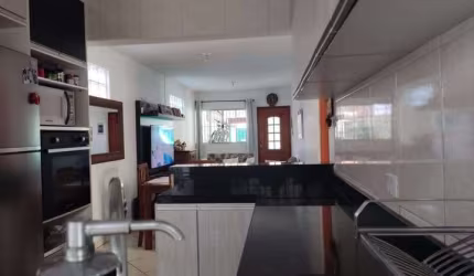 Casa térrea para venda, com 3 quartos sendo 1 suíte e 2 vagas, Vila Brasileira, Mogi das Cruzes, São Paulo.