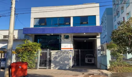 Ótimo prédio comercial muito bem localizado, próximo da Av. Dr. Campos Velho e Cavalhada próprio para cozinha industrial ou outros possibilidades de comércio. Com 07 banheiros. Possui peças amplas e b