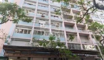 Apartamento com excelente localização com fácil acesso para as Avenidas Goethe, Cristóvão Colombo, Farrapos e Osvaldo Aranha. Próximo ao Shopping Total, Hospital Moinhos de Vento, restaurantes, praças