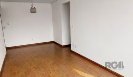 Apartamento 2 dormitórios com suíte, na Rua Luiz Afonso, junto de todos os recursos do bairro Cidade Baixa, em andar alto com vista definida, churrasqueira, sol da manhã e tarde, área de serviço, banh
