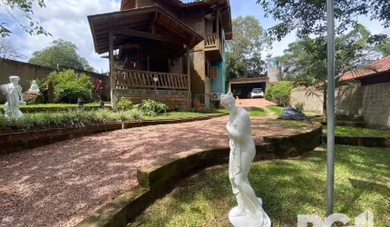 Sítio á venda em Porto Alegre/RS | Imóvel localizado no bairro Lageado, lugar alto sem risco de alagamentos. Casa com sala, cozinha ampla com pé direito alto, 2 dormitórios sendo suítes, 3 banheiros, 