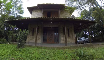 Sítio á venda no bairro Lageado | Sítio com imóvel de 2 pavimentos com 2 dormitórios sendo suíte, sala e cozinha conjugada, banheiro e área de serviço. Garagem para 4 carros que pode ser usada para sa
