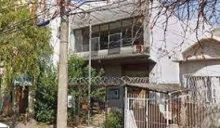 Prédio comercial no bairro Partenon de 3 andares com dois pátios internos. Recepção 13 salas  e 5 banheiros. próximo a Bento Gonçalves.&lt;BR&gt;Precisa de reforma geral e regularização de parte da co