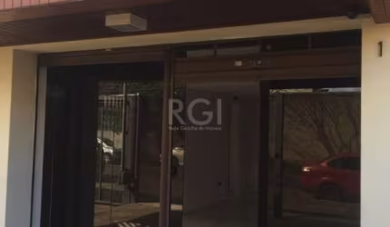 loja coml na Barão do Gravataí no bairro menino Deus, medindo 69,26m², possui 02 splits, ótima localização, próximo da Churrascaria Garcia