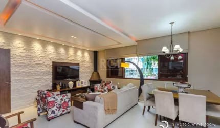 Com 4 (quatro)  dormitórios amplos, uma cozinha convidativa, sala arejada e uma lavanderia prática, esta propriedade oferece todo o conforto que você procura. Com uma garagem espaçosa para até quatro 