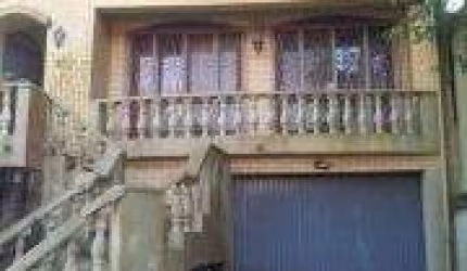Prédio composto por 2 apartamentos, localizado na frente da charmosa Igrejinha Nossa Senhora da Assunção. &lt;BR&gt;Apartamentos idênticos, cada unidade com 3 suítes, sendo 1 suíte master, sala de est