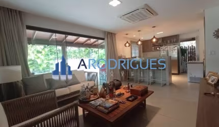 Casa à Venda de Alto Padrão em Alphaville I, Salvador-BA: 5 quartos, 5 suítes, 3 salas, 7 banheiros, 7 vagas, 740m². Aproveite!