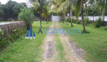 Terreno à venda em Lauro de Freitas, 8.220m², com piscina e campo de futebol