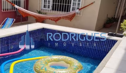 Oportunidade de belíssima Casa em rua pública à venda, 225 m², 4/4 sendo 2 suítes - Itapuã, Salvador