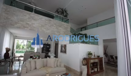 Casa de Alto Luxo em Alphaville I, Salvador-BA: 4 quartos, 4 suítes, 3 salas, 7 banheiros, 6 vagas, 690m2 - Mobiliada e à Venda!