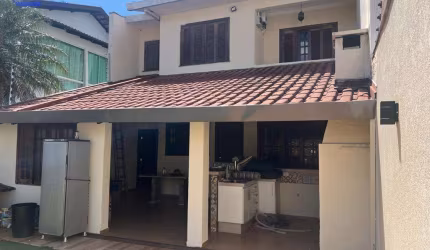 Casa à venda no Jardim Iguaçu, Maringá.