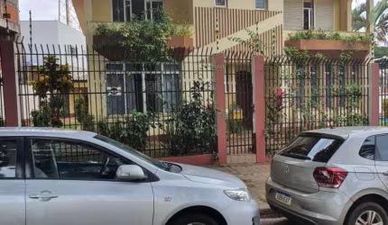 Sobrado à venda em Maringá, Zona 08, com 4 quartos, com 649 m²