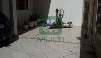 Casa com 3 quartos à venda no Santa Mônica, Uberlândia  por R$ 757.000