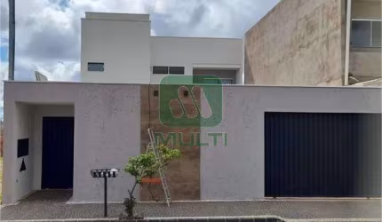 Casa com 3 quartos à venda no Jardim Europa, Uberlândia  por R$ 980.000