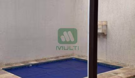 Casa com 3 quartos à venda no Vigilato Pereira, Uberlândia  por R$ 850.000