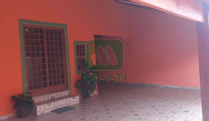 Casa com 4 quartos à venda em Granada, Uberlândia  por R$ 450.000