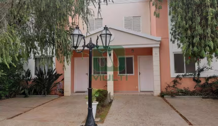 Casa em condomínio fechado com 3 quartos para alugar no Jardim Karaíba, Uberlândia  por R$ 2.300