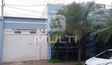 Casa com 4 quartos para alugar no Osvaldo Rezende, Uberlândia  por R$ 4.800