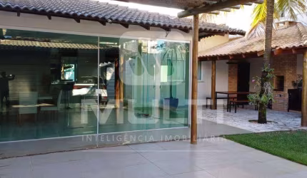 Casa com 3 quartos à venda no Santa Mônica, Uberlândia  por R$ 1.050.000