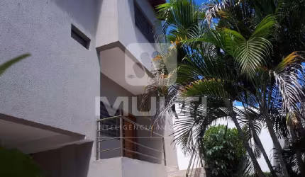 Casa com 5 quartos à venda no Vigilato Pereira, Uberlândia  por R$ 1.100.000