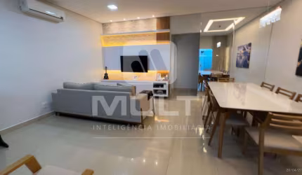 Casa com 3 quartos à venda no Santa Mônica, Uberlândia  por R$ 950.000