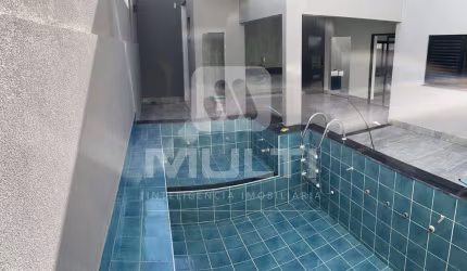 Casa com 3 quartos à venda no Alto Umuarama, Uberlândia  por R$ 1.000.000