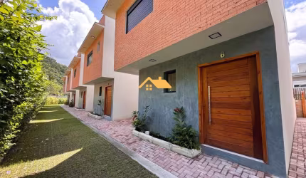 CASA EM CONDOMÍNIO NA PRAIA DE CAMBURI