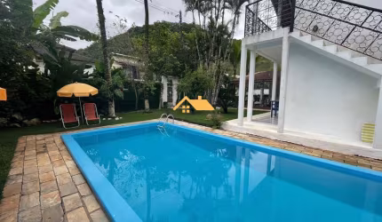 Ponto comercial  em Juquehy, São Sebastião-SP: 6 quartos, 6 suítes, 1 sala, 5 banheiros, 350m² de área.