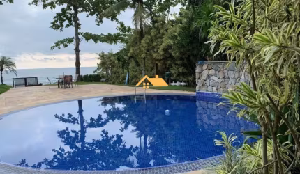 CASA FRENTE AO MAR NA PRAIA DE CAMBURI