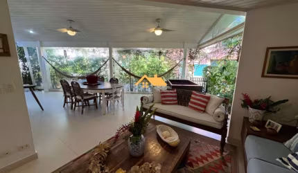 Casa de alto padrão em condomínio na Baleia, São Sebastião-SP: 4 quartos, 4 suítes, 3 salas, 5 banheiros, 2 vagas, 220m².