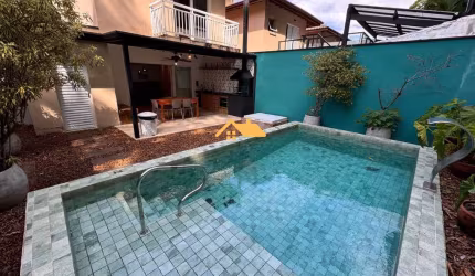 Casa em Condomínio Locacao Anual em Boiçucanga, São Sebastião-SP: 3 Quartos, 1 Suíte, 2 Salas, 2 Banheiros, 2 Vagas, 110m². Aluguel!