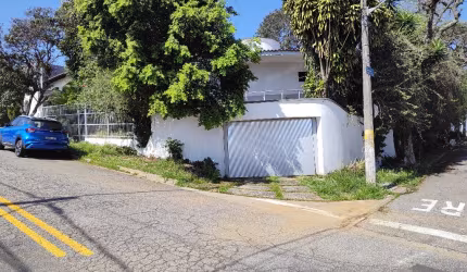 LINDA casa triplex para venda possui 540 m² com 4 quartos 2 suítes PISCINA na Vila Oliveira