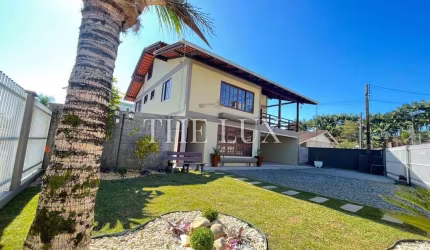 Casa para Venda em Joinville, Boehmerwald, 4 dormitórios, 2 suítes, 5 banheiros, 2 vagas