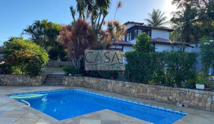 Excelente casa 4 quartos no centro Armação dos Búzios à venda