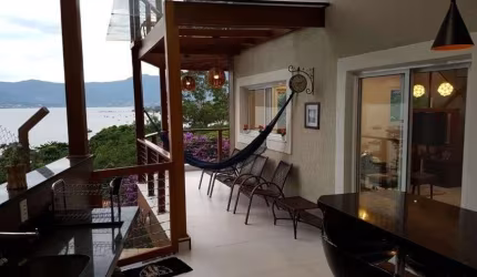 Casa à venda em São Sebastião/SP