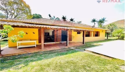 Sitio com 88.000 m² casa sede 300 m² 04 quartos bairro Grama em Juiz de Fora - MG