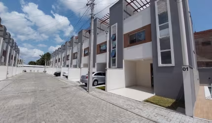 Casa Triplex em Condomínio com 02 suítes, Santa Tereza - Parnamirim RN