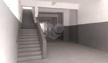 Prédio inteiro à venda em Luz - SP