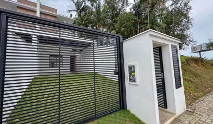 Sobrado com piscina no Atiradores!