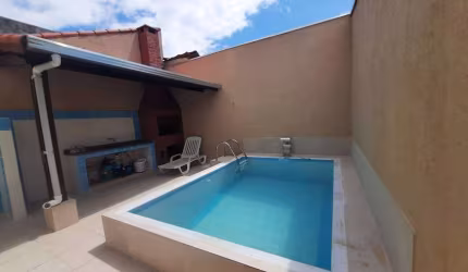 Casa com 3 quartos na primeira quadra da praia