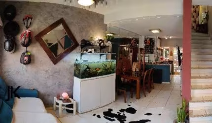 Comprar/vendo: Casa (sobrado) a venda no Caminhos da Serra III, Vila Maringa, Jundiaí com 2 dormitórios, gourmet e ofuro. Segurança e lazer completo.