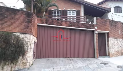 Casa para venda em Jardim Messina de 228.00m² com 4 Quartos, 1 Suite e 4 Garagens