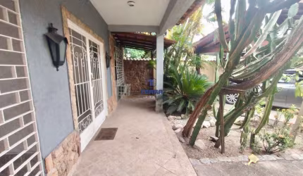 Casa para venda em Mutondo de 120.00m² com 2 Quartos, 1 Suite e 2 Garagens