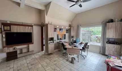 Casa para venda em Residencial Dos Lagos de 270.00m² com 4 Quartos, 2 Suites e 8 Garagens