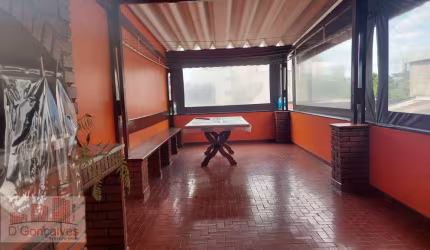 Sobrado para venda em Centro de 125.00m² com 3 Quartos, 1 Suite e 1 Garagem