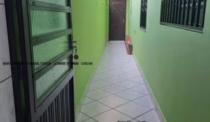 Sobrado para alugar em Vila Galvão de 225.00m² com 3 Quartos, 1 Suite e 4 Garagens